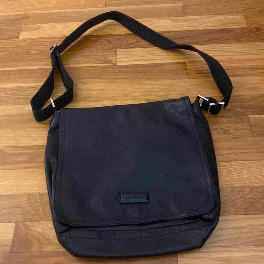 Cole Haan Black 90's leather Messenger Bag preppy Dark Academia